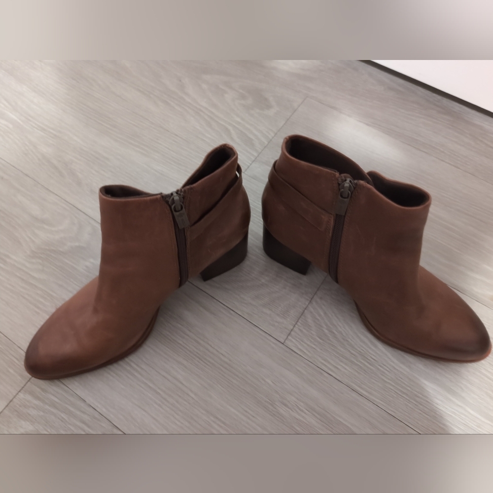 Isola brown booties